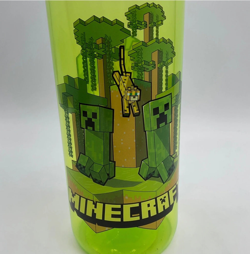 Green Water Bottle 20 oz Reusable Plastic H58794