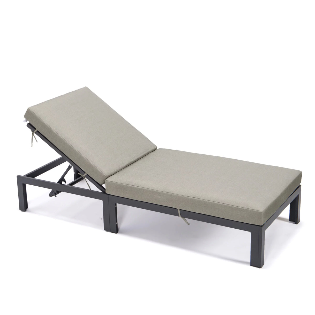 Aluminum Outdoor Lounge Chair with Beige Cushions S772520