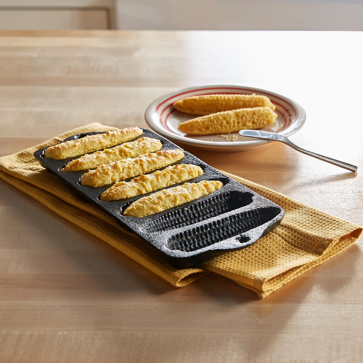 Black Pre-Seasoned Cast Iron Cornbread Baking Tray L453