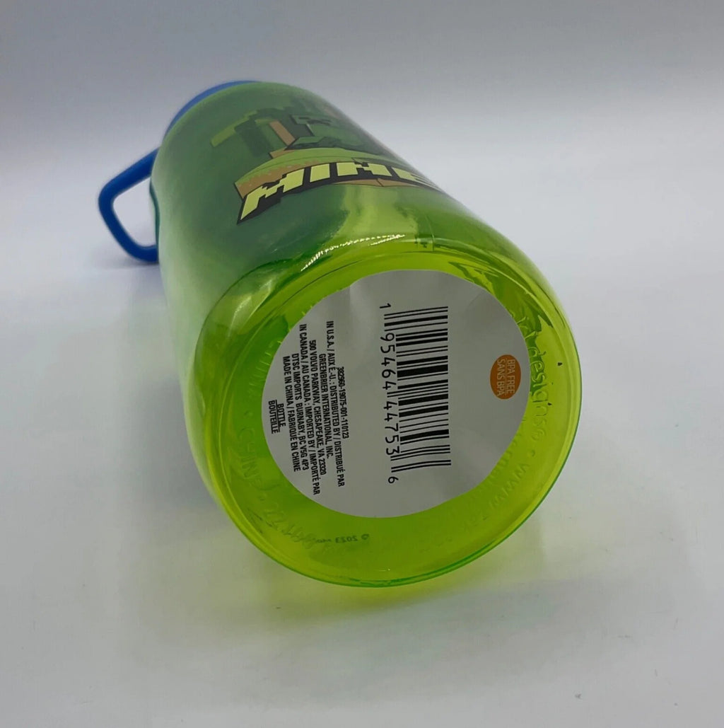 Green Water Bottle 20 oz Reusable Plastic H58794