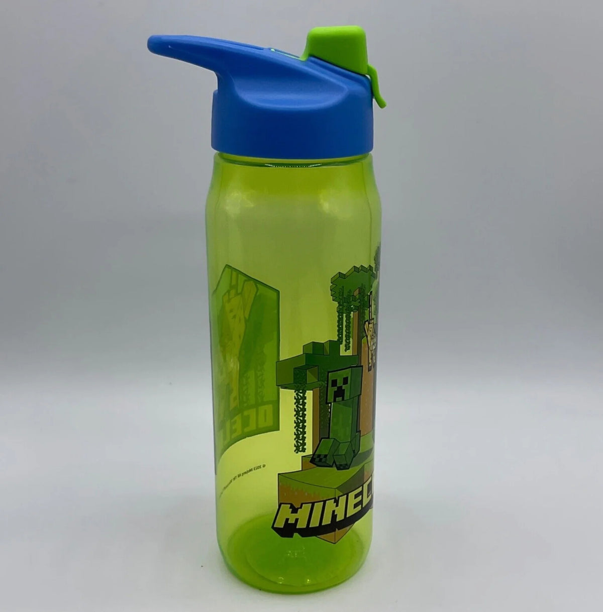 Green Water Bottle 20 oz Reusable Plastic H58794