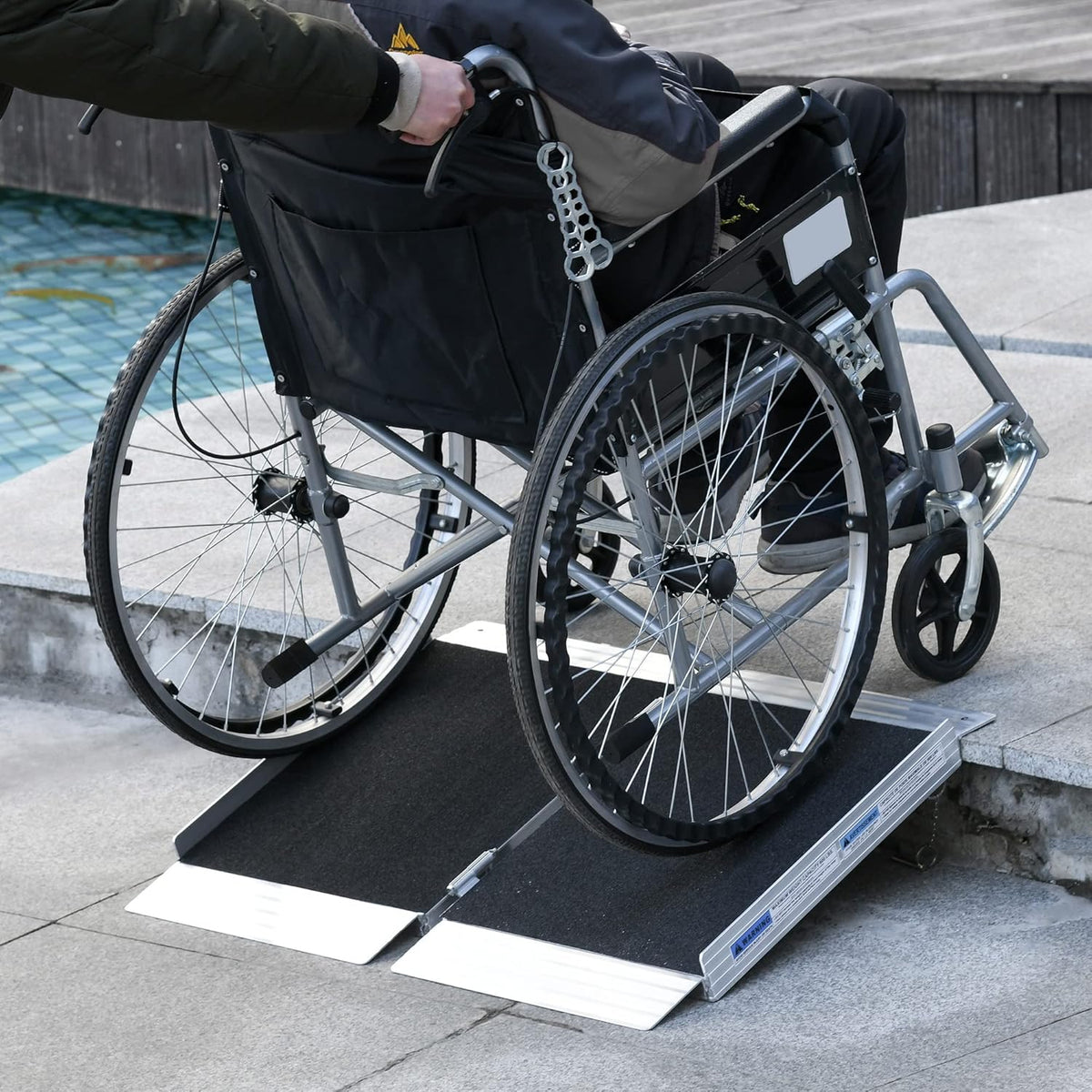 Portable Wheelchair Ramp Aluminum Threshold Single-fold with Carrying Handle L333