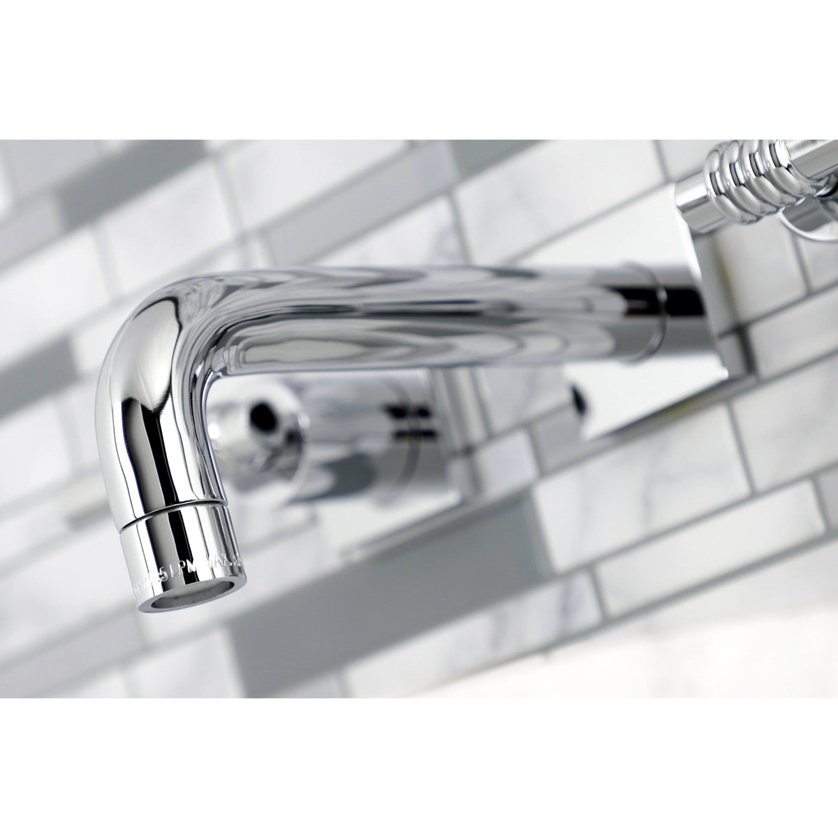 Antique Brass Wall Mount Bathroom Faucet O5518