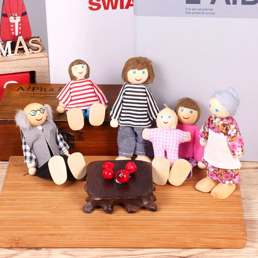 Wooden Dolls Playset Set of 7 People Z687