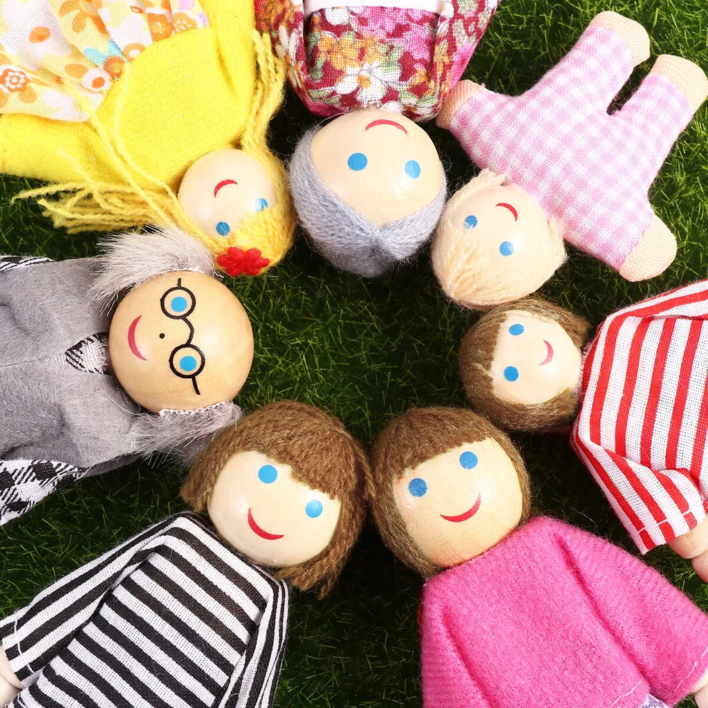 Wooden Dolls Playset Set of 7 People Z687