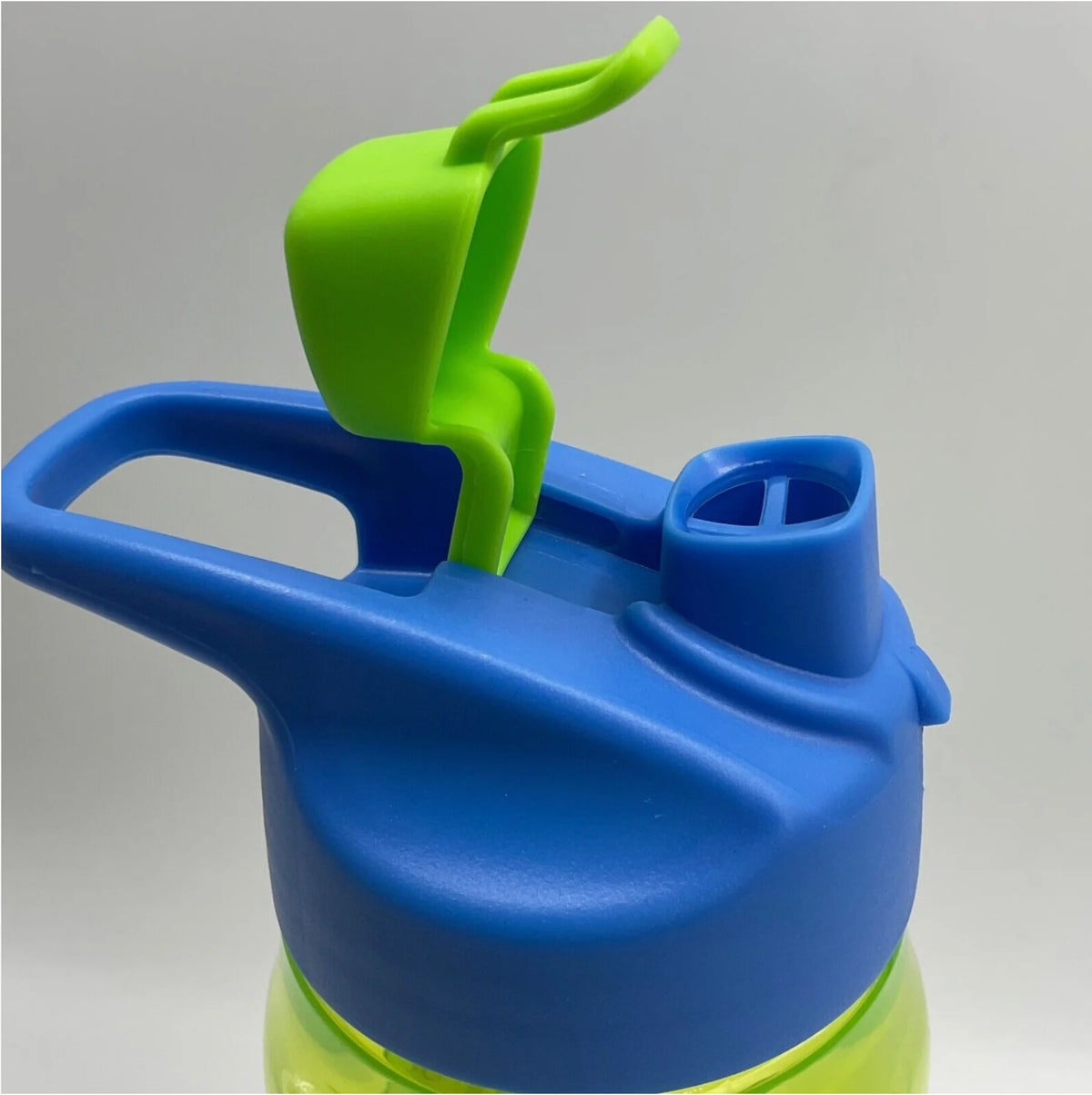 Green Water Bottle 20 oz Reusable Plastic H58794